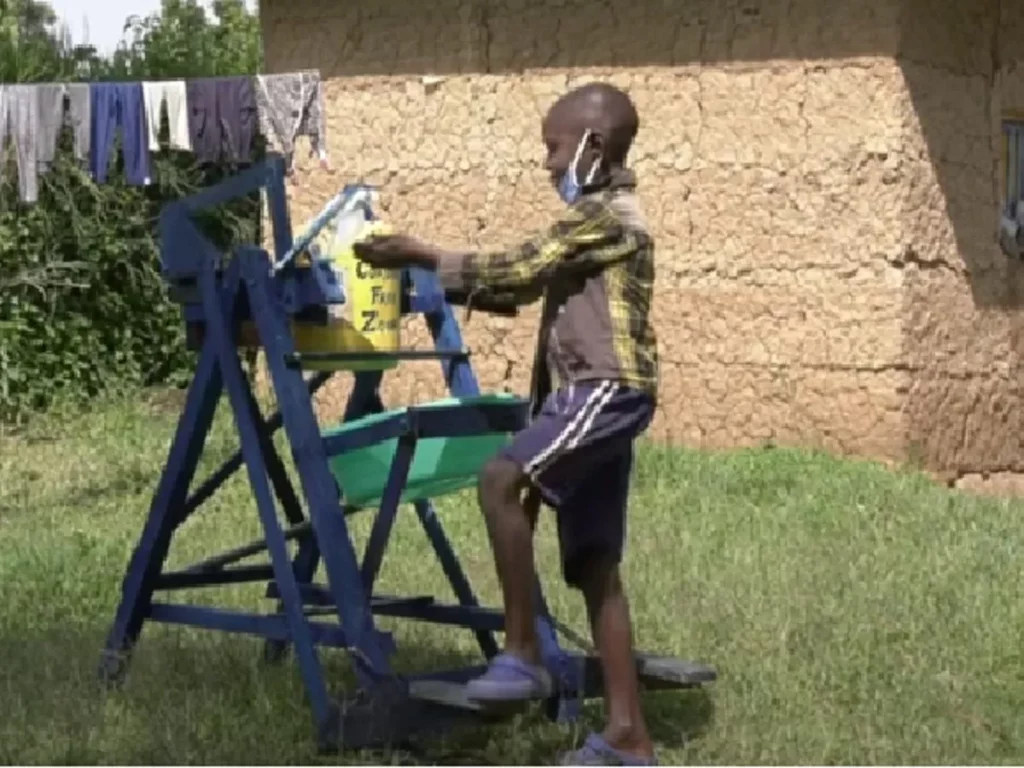 9-year-old Kenyan wins presidential award for building wooden handwashing machine