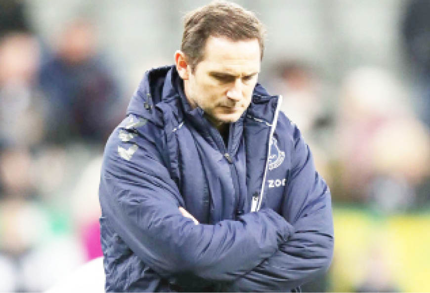 West Ham pile pressure on Frank Lampard