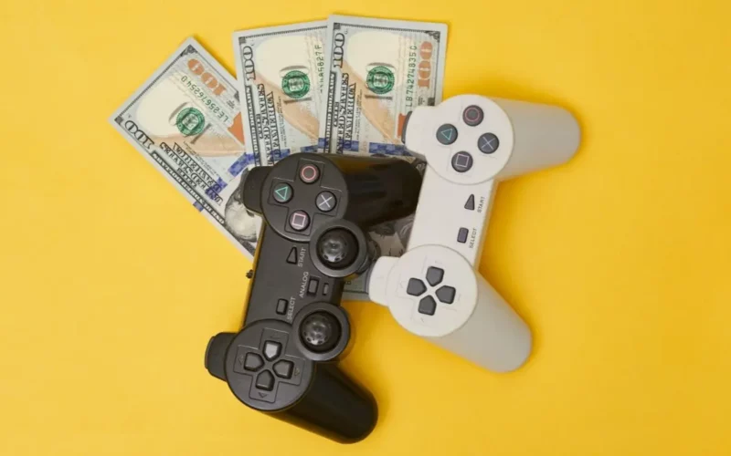 How Teens can make money playing video games