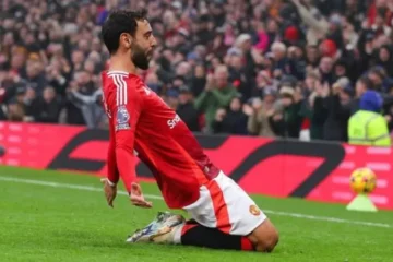 Fernandes shines as Man Utd beat Leicester