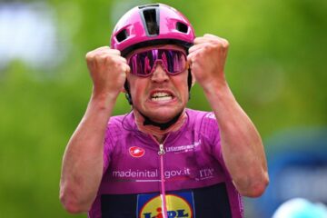Pedersen wins stage three to reclaim Giro lead