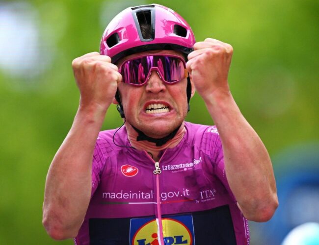Pedersen wins stage three to reclaim Giro lead