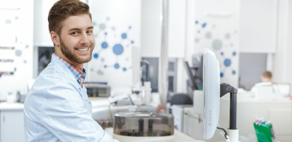 Tips on how to become laboratory scientist