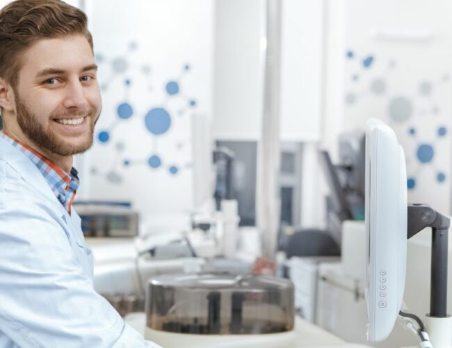 Tips on how to become laboratory scientist