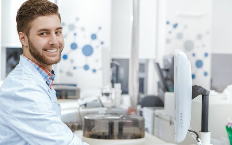 Tips on how to become laboratory scientist