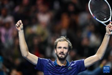 Resurgent Medvedev wins first title for 882 days