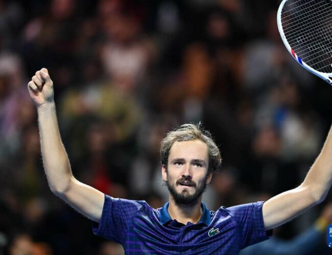 Resurgent Medvedev wins first title for 882 days