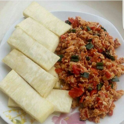 Spicy fried yam with egg sauce