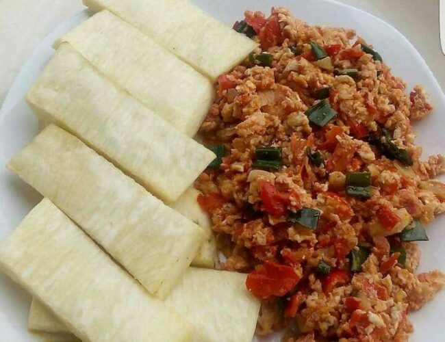 Spicy fried yam with egg sauce