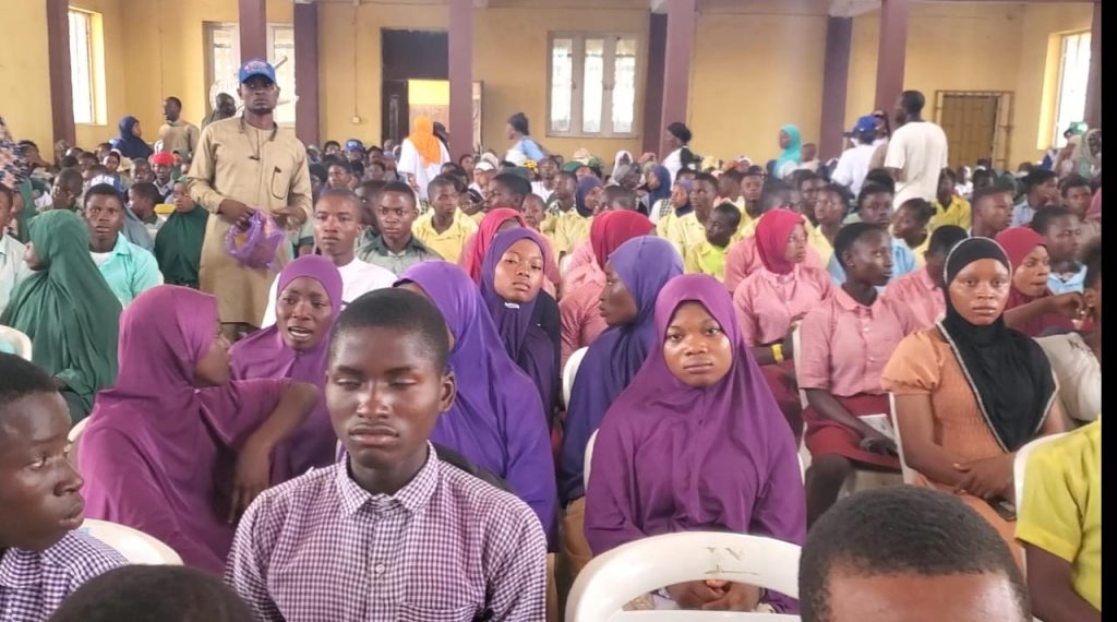 1,000 students get free exam forms in Osun