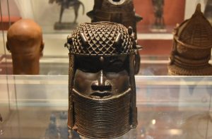 Cambridge returns Benin bronzes to Nigeria