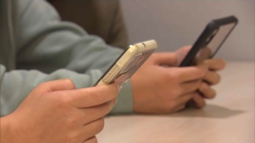 Mexico Moves to Ban Mobile Phones in Schools as Global Restrictions Grow