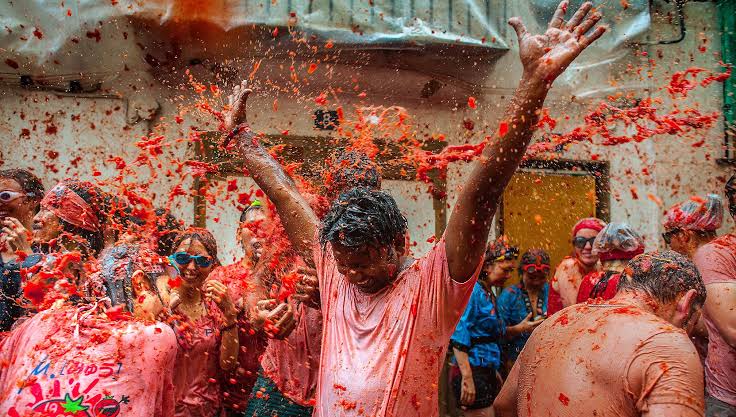 The world’s biggest tomato fight